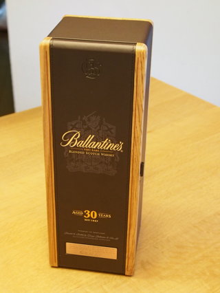 バランタイン 30年 (Ballantine's Blended Scotch Whisky 30 Years) のレビュー:画像1
