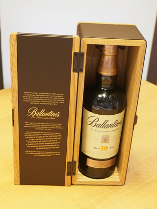 バランタイン 30年 (Ballantine's Blended Scotch Whisky 30 Years) のレビュー:画像4