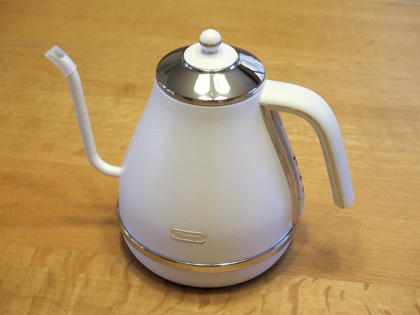 デロンギ アイコナ 温度設定機能付き電気カフェケトル KBOE1230J-W のレビュー:画像8