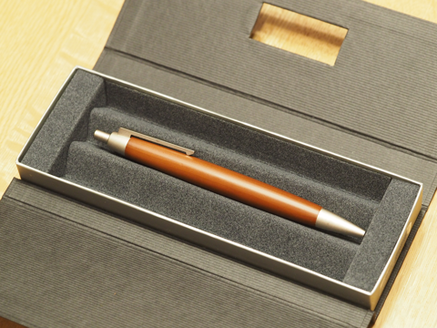 LAMY 2000 TAXUS (ボールペン) のレビュー:画像4