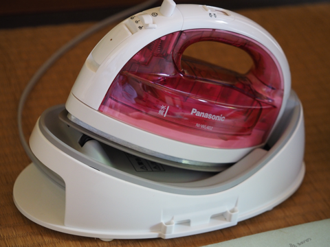 Panasonic コードレススチームアイロン ピンク NI-WL402-P のレビュー:画像4