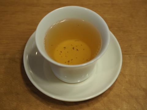 紅茶専門店 京都セレクトショップ 若草色の香りの光り輝く！ (グームティー茶園 DJ-2) のレビュー:画像4