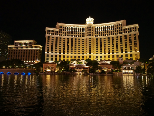 ベラージオ (Bellagio Las Vegas) の噴水アトラクションの体験記と写真:画像5