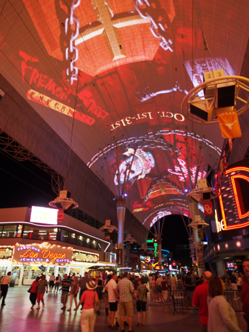 Fremont Street Experience (フリーモント・ストリート・エクスペリエンス) の体験記と写真:画像1