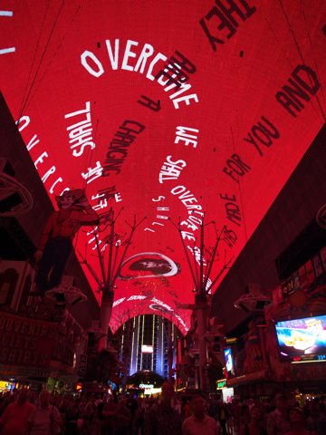Fremont Street Experience (フリーモント・ストリート・エクスペリエンス) の体験記と写真:画像10