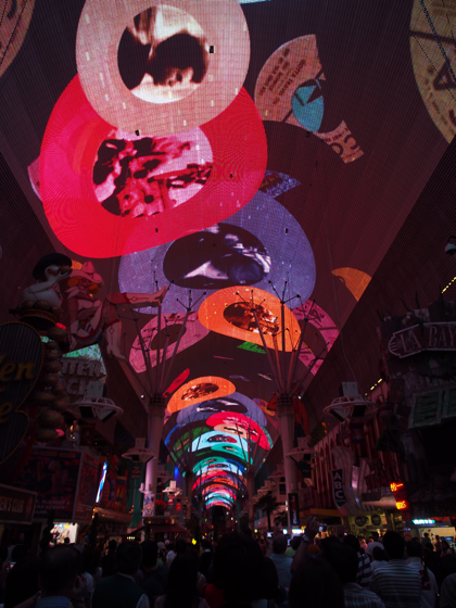 Fremont Street Experience (フリーモント・ストリート・エクスペリエンス) の体験記と写真:画像12