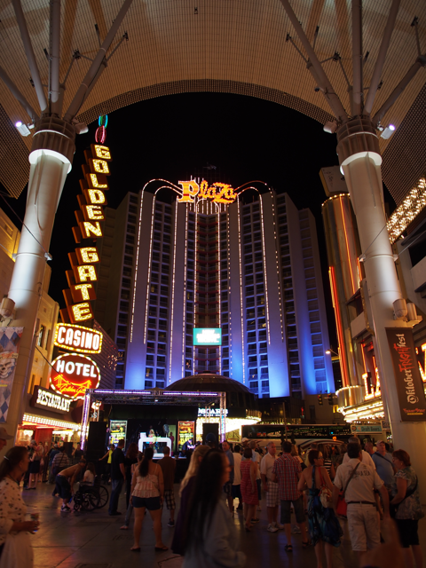 Fremont Street Experience (フリーモント・ストリート・エクスペリエンス) の体験記と写真:画像15