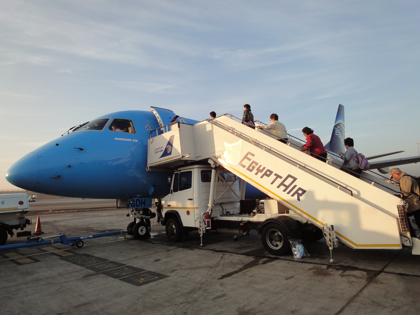 カイロからアスワンへの飛行機便 - エジプト航空 EMBRAER 170:画像6