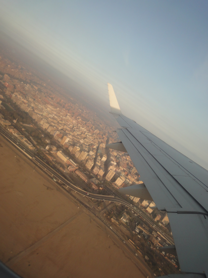 カイロからアスワンへの飛行機便 - エジプト航空 EMBRAER 170:画像9