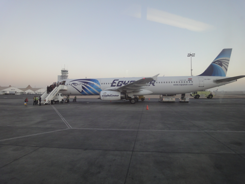 ルクソールからカイロへの飛行機便 - エジプト航空 A321:画像8