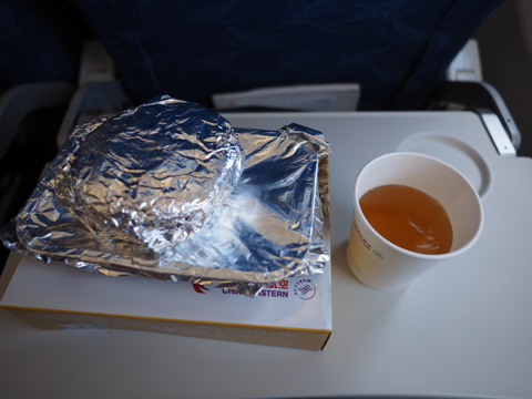西安 (中国)から成田 (東京)への飛行機便 - 中国東方航空 A330:画像23