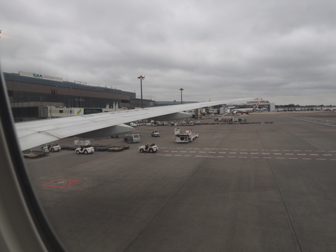 成田 (東京)から上海 (中国)への飛行機便 - 中国東方航空 B777-300ER:画像26