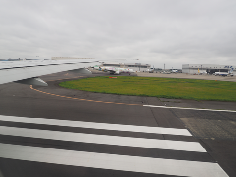 成田 (東京)から上海 (中国)への飛行機便 - 中国東方航空 B777-300ER:画像28
