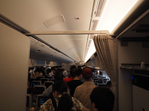 成田 (東京)から上海 (中国)への飛行機便 - 中国東方航空 B777-300ER:画像42
