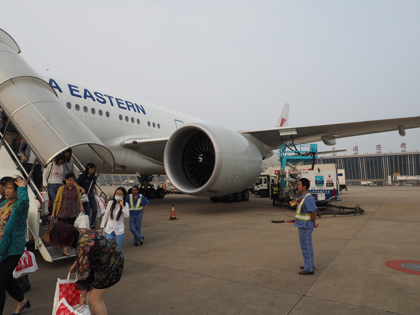 成田 (東京)から上海 (中国)への飛行機便 - 中国東方航空 B777-300ER:画像45