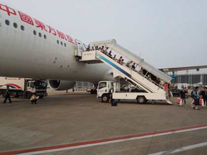 成田 (東京)から上海 (中国)への飛行機便 - 中国東方航空 B777-300ER:画像46