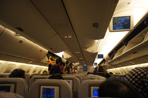 タイ バンコクから羽田(東京)への飛行機便 - JAL 日本航空 B777-200ER:画像7