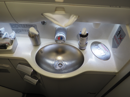 ミュンヘン (ドイツ) から 羽田 (東京)への飛行機便 - ルフトハンザ航空 Aurbus A340-600 (フライトレポート・飛行時間):画像35