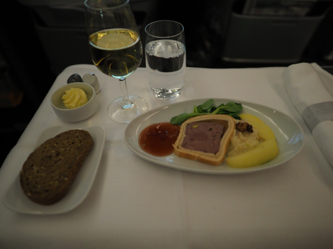 ミュンヘン (ドイツ) から 羽田 (東京)への飛行機便 - ルフトハンザ航空 Aurbus A340-600 (フライトレポート・飛行時間):画像51