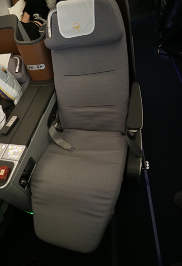 ミュンヘン (ドイツ) から 羽田 (東京)への飛行機便 - ルフトハンザ航空 Aurbus A340-600 (フライトレポート・飛行時間):画像58