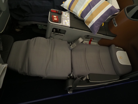 ミュンヘン (ドイツ) から 羽田 (東京)への飛行機便 - ルフトハンザ航空 Aurbus A340-600 (フライトレポート・飛行時間):画像59