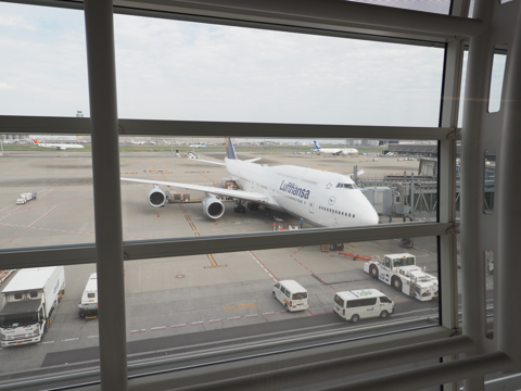 羽田 (東京)からフランクフルト (ドイツ)への飛行機便 - ルフトハンザ航空 B747-8:画像18