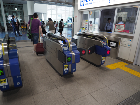 羽田 (東京)から上海 虹橋 (中国)への飛行機便 - 上海航空 A330:画像2