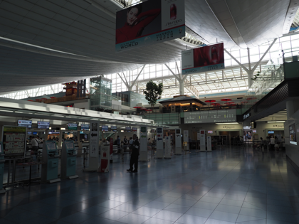 羽田 (東京)から上海 虹橋 (中国)への飛行機便 - 上海航空 A330:画像4