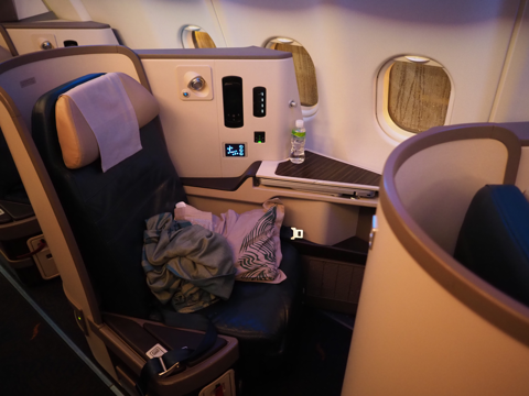成田 (東京)からコロンボ (スリランカ)への飛行機便 - スリランカ航空 A330-300:画像73