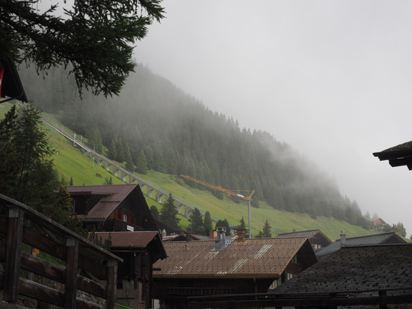 ミューレン (Murren) から ラウターブルンネン (Lauterbrunnen) の体験記と写真:画像23